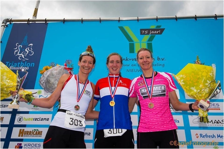 Marleen Honkoop wint zilver op het NK halve triathlon