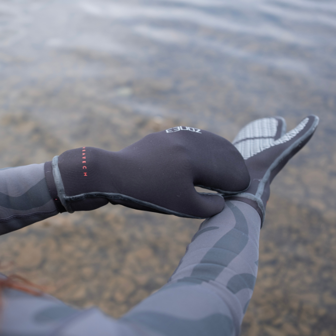 Zone3 Guanti da nuoto in neoprene Thermo Tech Want